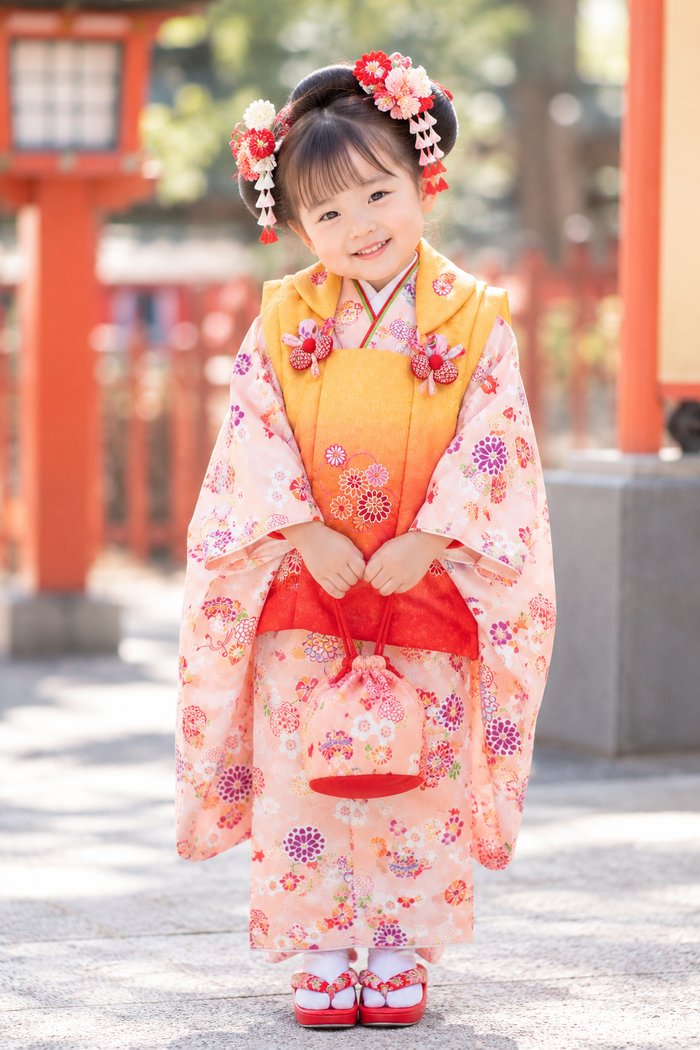 A 3-year-old girl in a classic hifu kimono