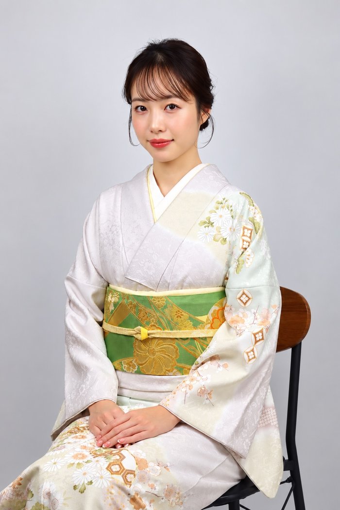 緑の袋帯を合わせた新入荷の訪問着